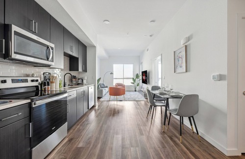 Melrose Apartment | Stylish 1Bdr in Heart of Hollywood,FreeParking,Pool