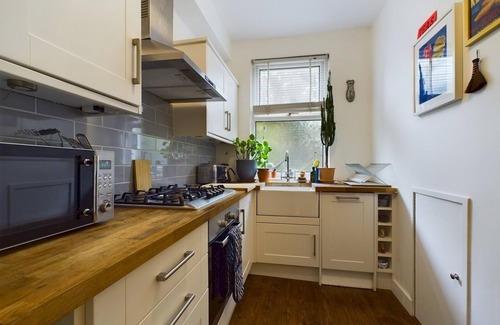Leyton Apartment | Stylish 1Bedroom Retreat in Vibrant Leyton | Pass the Keys