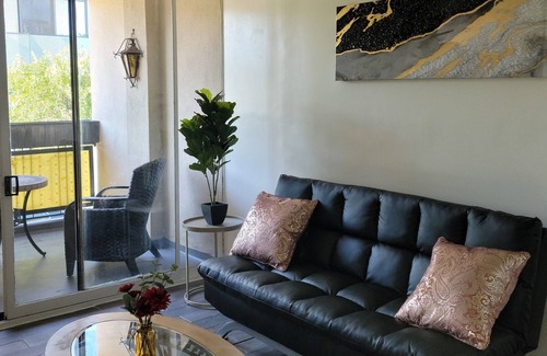 Norma Triangle Apartment | Stylish 1br-1b Beverly Hills Apt