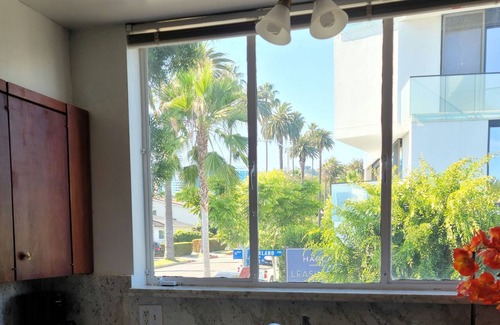 Norma Triangle Apartment | Stylish 1br-1b Beverly Hills Apt