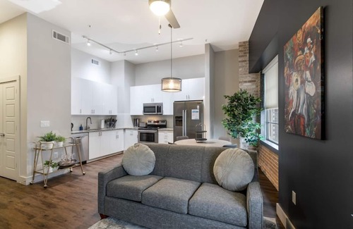 Central Business District Hotel | Stylish 1BR Condo Near French Quarter + Amenities