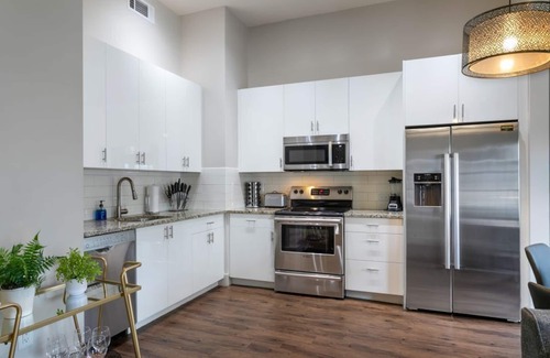 Central Business District Hotel | Stylish 1BR Condo Near French Quarter + Amenities