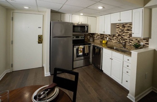 Branson Theater District Condo | Stylish 1BR Getaway with Pool – Oak Ridge Branson