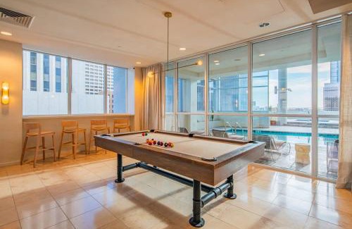 Downtown Phoenix Apartment | Stylish 1BR HighRise DT, Parking, Pool, Gym, W-D, Golf