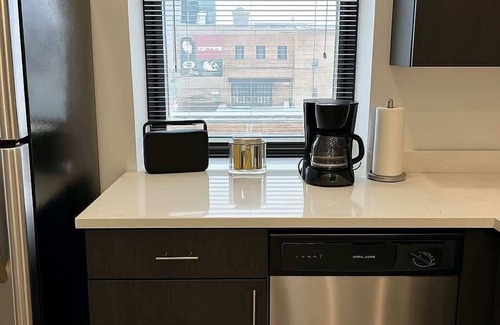 West Loop Apartment | Stylish 1BR in West Loop