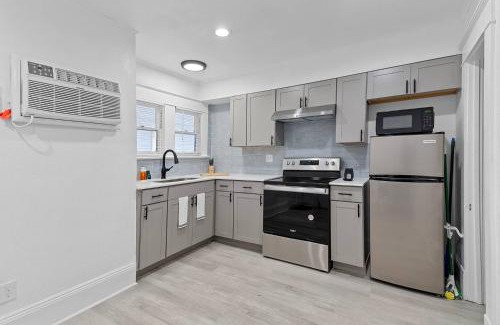 Lake Eola Heights House | Stylish 1br Orlando Suite Kitchen Wi-fi