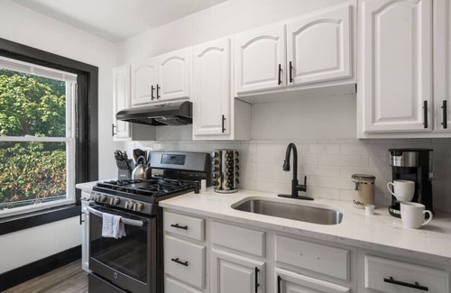 Penn-Knox Apartment | Stylish 1BR Retreat with Free Parking near Historic Sites