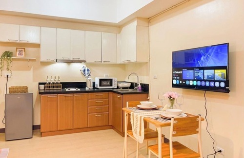 Pinagsama Condo | Stylish 1BR Venice Mall, Pool, Fast WiFi #vlrtc17e