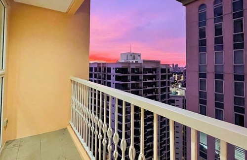 Pinagsama Condo | Stylish 1BR Venice Mall, Pool, Fast WiFi #vlrtc17e