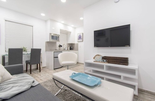 Hollywood Apartment | Stylish 1BR Walk to the Beach #1