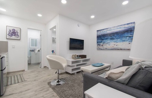 Hollywood Apartment | Stylish 1BR Walk to the Beach #1