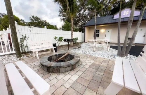 Clearwater Apartment | Stylish 1K unit with community pool