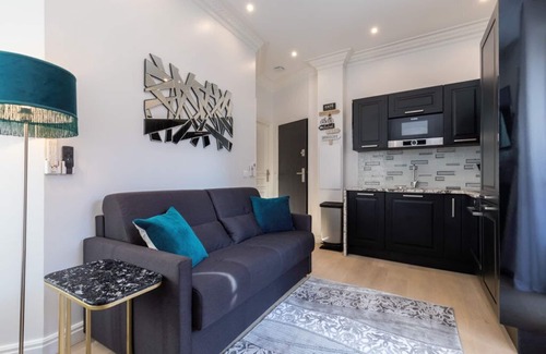 Old Town Apartment | STYLISH, 2 BALCONIES, RENOVATED ON RUE ROSSETTI OLD TOWN 2BR/2BA