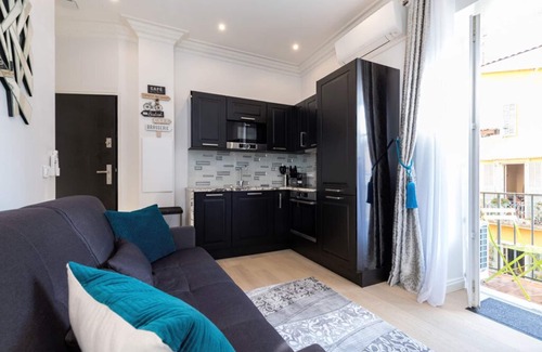 Old Town Apartment | STYLISH, 2 BALCONIES, RENOVATED ON RUE ROSSETTI OLD TOWN 2BR/2BA