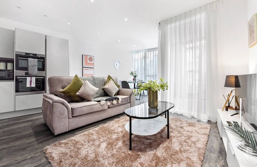 Springfield Apartment | Stylish 2-BD for Trendy Urban Travelers - Sleeps 4