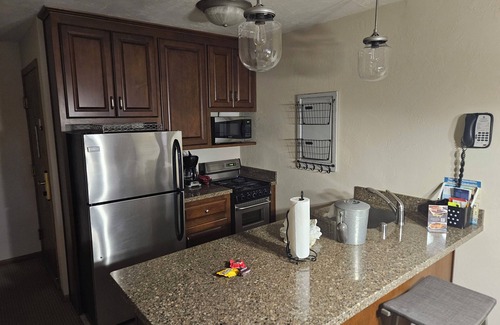 Egg Harbor Condo | Stylish 2 bdrm 2 ba recently remodeled with many amenities for you to enjoy!