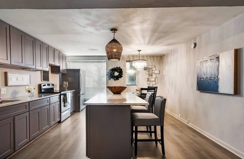Old East Dallas Condo | Stylish 2-bed, 1 1/2 bath retreat in Central Dallas with private patio, pool access, and award-winning courtyard.