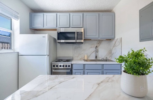 Riverside Park Apartment | Stylish 2 bed 1 bath w/Free Parking!