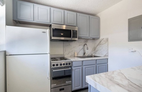 Riverside Park Apartment | Stylish 2 bed 1 bath w/Free Parking!