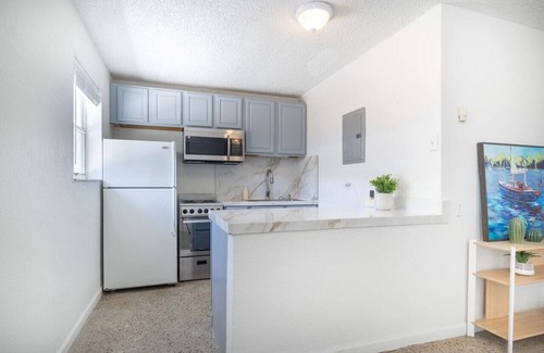 Riverside Park Apartment | Stylish 2 bed 1 bath w/Free Parking!
