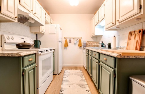 Avon Condo | Stylish 2 bed/2 bath near base of Beaver Creek. TOA Sales tax License #015810