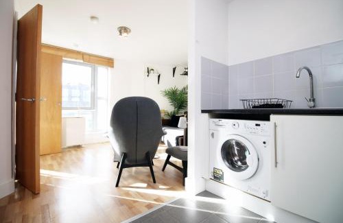Castle Quarter Apartment | Stylish 2 Bed Flat in HEART of Cardiff City Centre