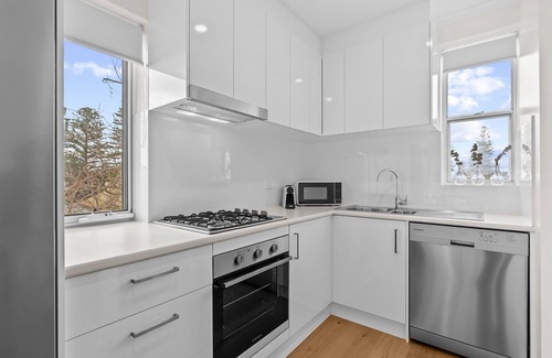 Henley Beach Apartment | Stylish 2-Bed Home Steps from Henley Beach