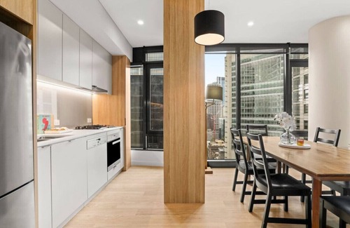 Sydney Central Business District Apartment | Stylish 2 Bed in Central CBD with Pool and Gym