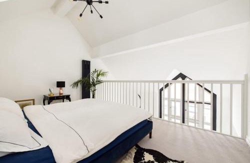 Fulham Apartment | Stylish 2-Bed Loft Apartment with Terrace 2 min walk to Fulham Tube Station