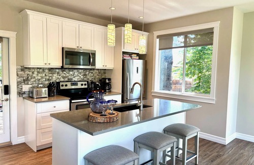Glenmore House | Stylish 2-Bed Modern Home: Private Backyard, Deck & Patio, Short Ride to Lake