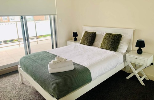 Rockdale Apartment | Stylish 2 Bedroom apartment located near public transport and beach