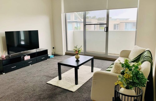 Rockdale Apartment | Stylish 2 Bedroom apartment located near public transport and beach