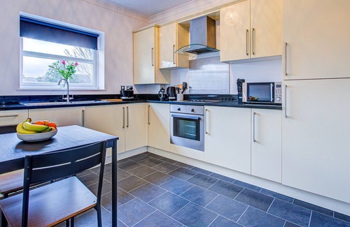 Havering Apartment | Stylish 2 Bedroom Apartment in Romford. Close to the train station.