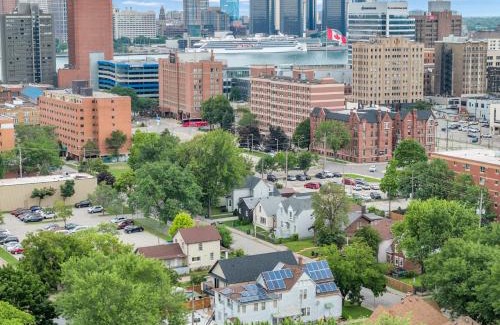 Windsor Apartment | Stylish 2-Bedroom Apartment In Downtown Windsor