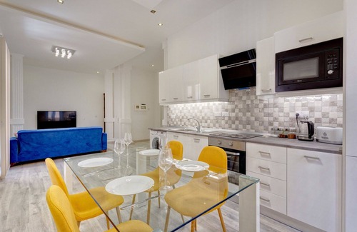 Tower Road Apartment | Stylish 2 Bedroom Apartment in an Amazing Location