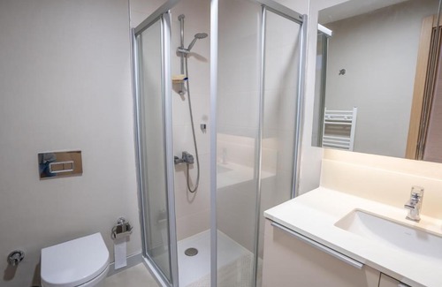Bagcilar Apartment | Stylish 2 Bedroom Apt with amazing view Pool/Wifi
