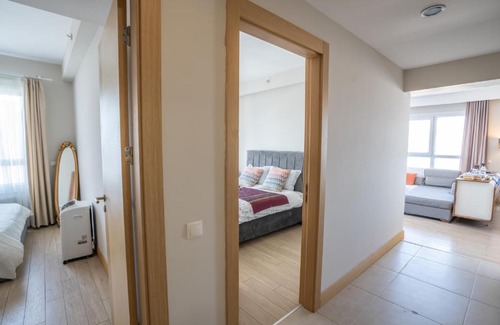 Bagcilar Apartment | Stylish 2 Bedroom Apt with amazing view Pool/Wifi