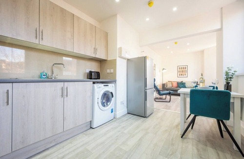Newport Apartment | Stylish 2 Bedroom - Church View 3 by Tŷ SA