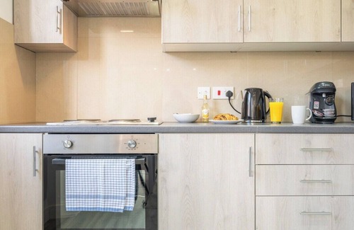 Newport Apartment | Stylish 2 Bedroom - Church View 3 by Tŷ SA