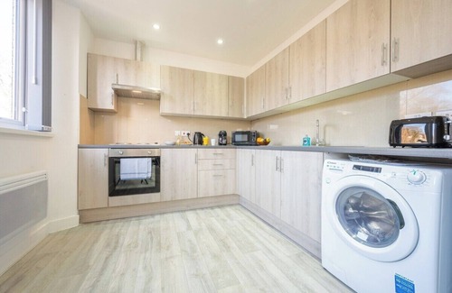 Newport Apartment | Stylish 2 Bedroom - Church View 3 by Tŷ SA