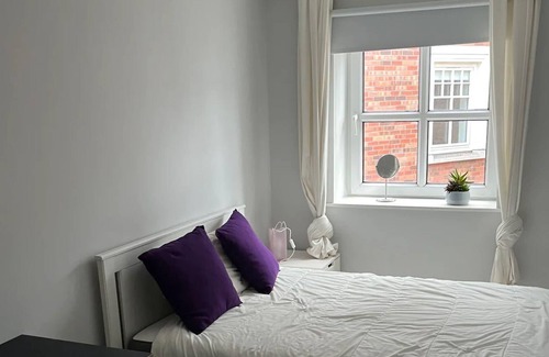 Grand Canal Dock Apartment | Stylish 2 Bedroom Flat in Dublin