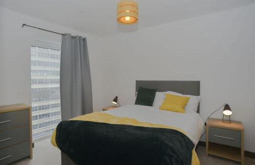 Southend-on-Sea Apartment | Stylish, 2-bedroom flat, Central Southend Flat, 11th floor