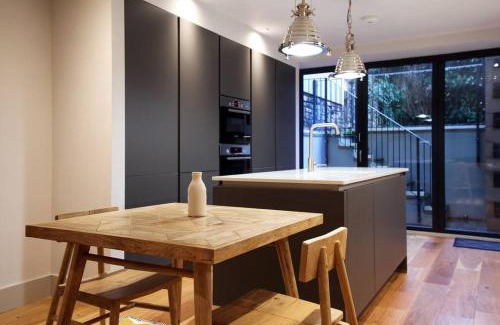 Clifton Apartment | Stylish 2 bedroom self-contained apartment in the heart of Clifton Village