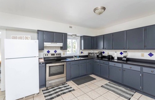 Waynesboro Apartment | Stylish 2 Bedroom Unit-Convenient Downtown walkable location, Close to 151, Blue Ridge Parkway, Brew