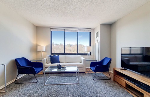 White Plains Apartment | Stylish 2 Bedroom, 40-Min Train to/from NYC