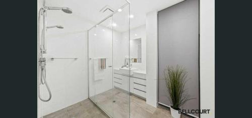 South Perth Apartment | Stylish 2-BR Apartment in the Heart of South Perth