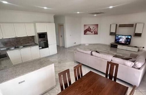 North Ridge Apartment | Stylish 2-BR Apt/near Osu/pool