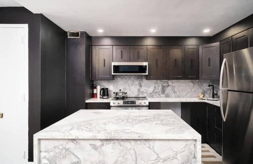 Windsor Condo | Stylish 2 BRM Executive Suite on the Water with exquisite views