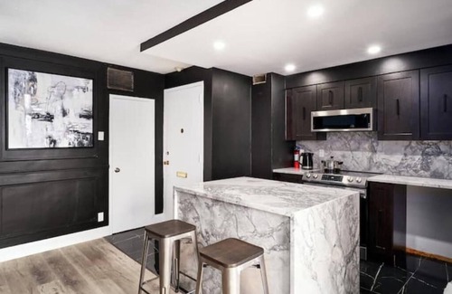 Windsor Condo | Stylish 2 BRM Executive Suite on the Water with exquisite views
