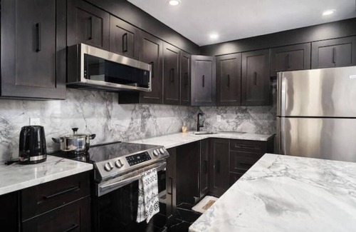 Windsor Condo | Stylish 2 BRM Executive Suite on the Water with exquisite views